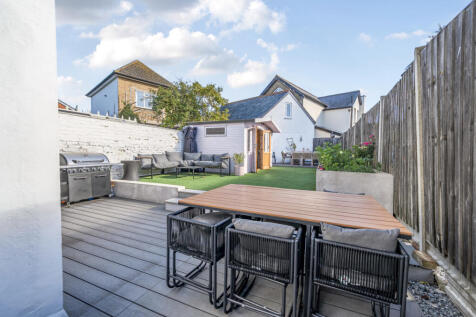 1371587-11-68fb9f...