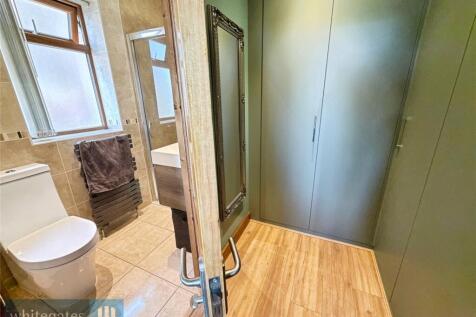 En-Suite Dresser