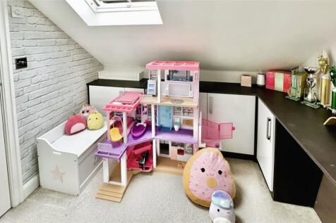 Bedroom/ Study