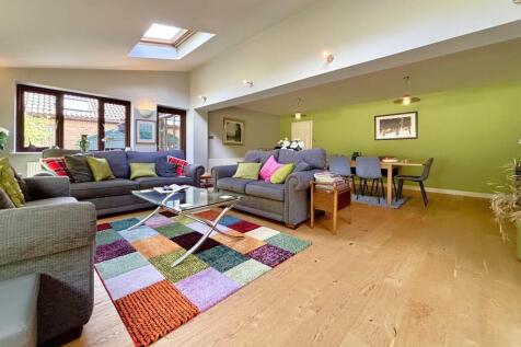 Sitting/Dining Room