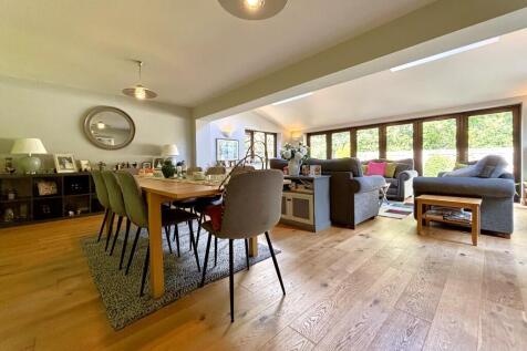 Sitting/Dining Room