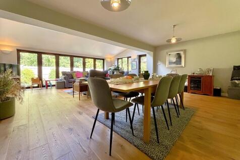 Sitting/Dining Room