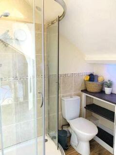 EN SUITE SHOWER ROOM