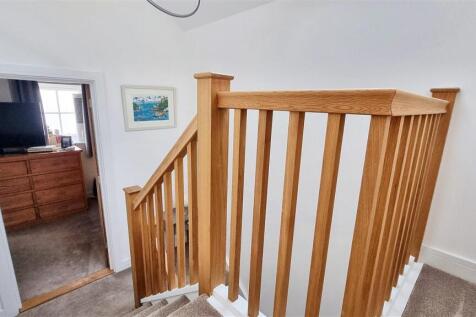 FIRST FLOOR LANDING