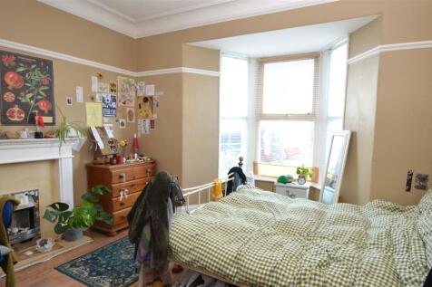 SITTING ROOM/BEDROOM
