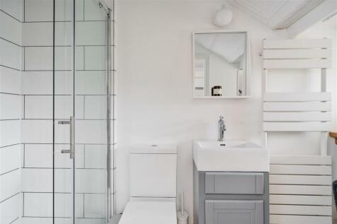 SHOWER ROOM/UTILITY