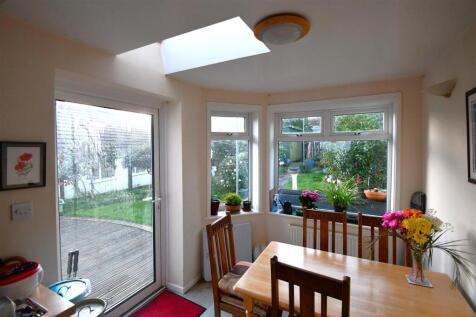 SUN ROOM/DINING AREA
