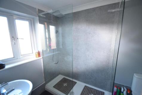 BATHROOM/SHOWER ROOM
