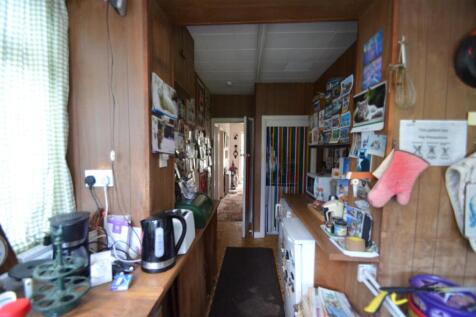 L-SHAPED KITCHEN