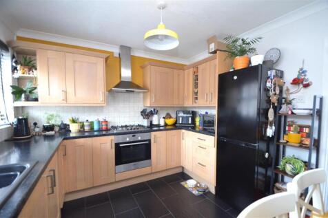 KITCHEN/BREAKFAST