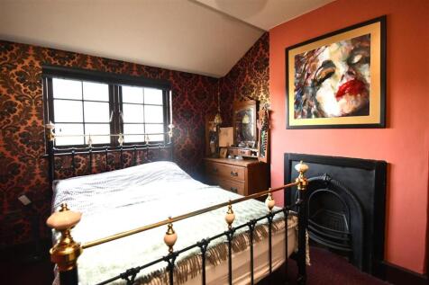 DOUBLE BEDROOM