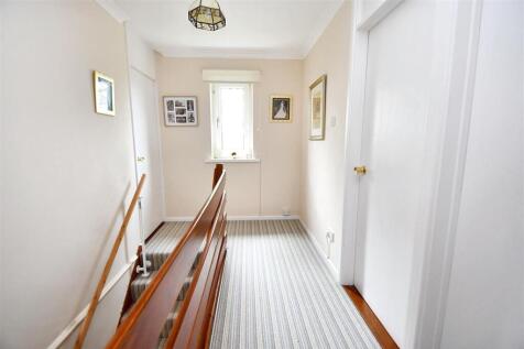 FIRST FLOOR LANDING