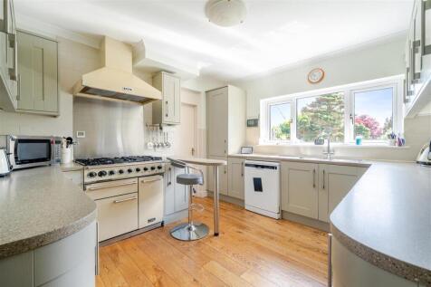 SHAKER STYLE KITCHEN