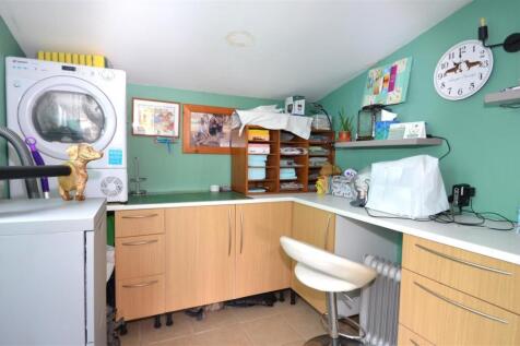 HOBBIES/UTILITY ROOM
