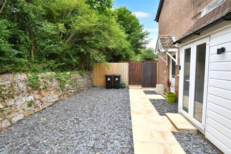 SINGLE GARAGE