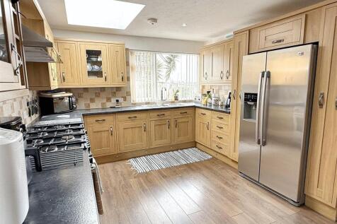 KITCHEN/BREAKFAST