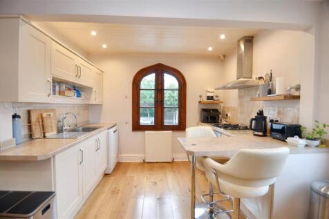 KITCHEN/BREAKFAST