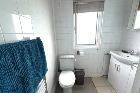 UTILITY/SHOWER ROOM