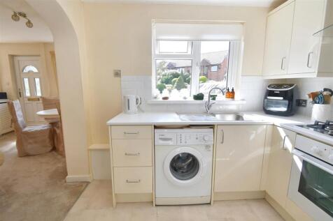 FITTED KITCHEN