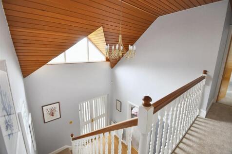 GALLERIED LANDING