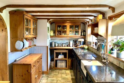 KITCHEN/BREAKFAST