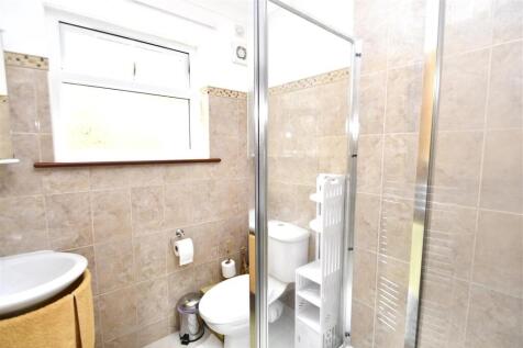 ENSUITE SHOWER ROOM