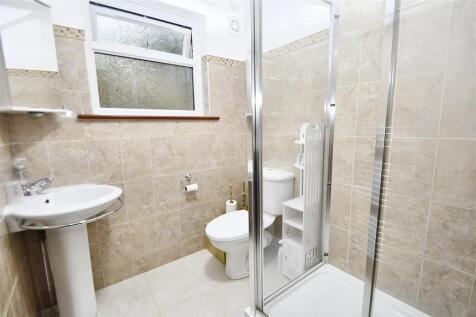 ENSUITE SHOWER ROOM