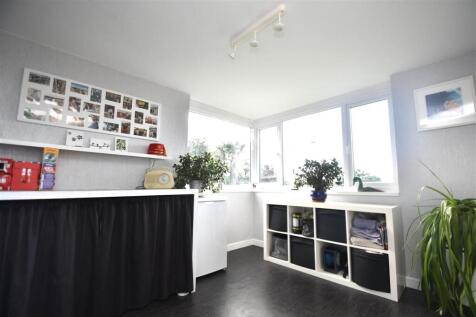 SUN ROOM/UTILITY