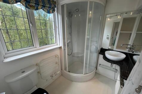 en suite shower r...