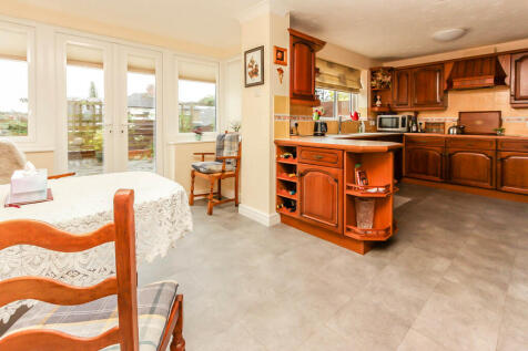 Kitchen/Breakfast...