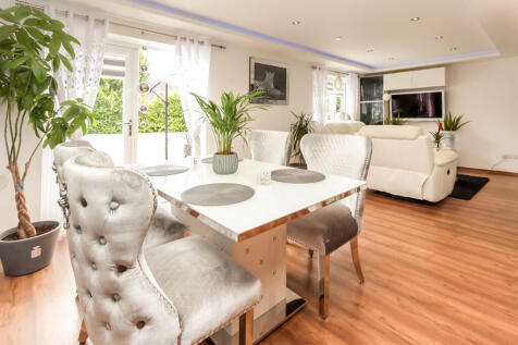 Lounge/Dining Roo...