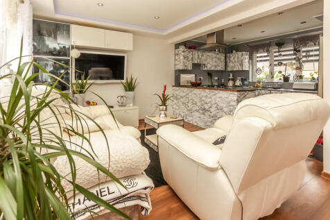 Lounge/Kitchen