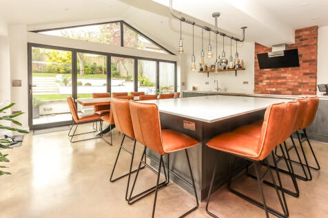 Kitchen/Breakfast...