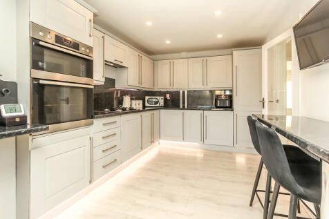 Kitchen/Breakfast...