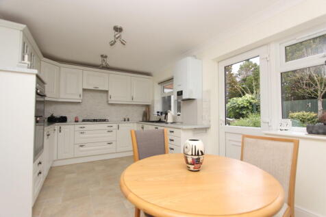 Kitchen/Breakfast...