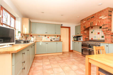 Kitchen/Breakfast...