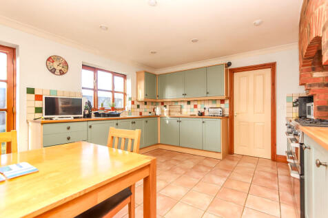 Kitchen/Breakfast...