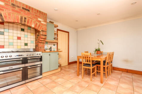 Kitchen/Breakfast...