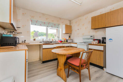 Kitchen/Breakfast...