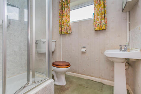 Downstairs Shower...