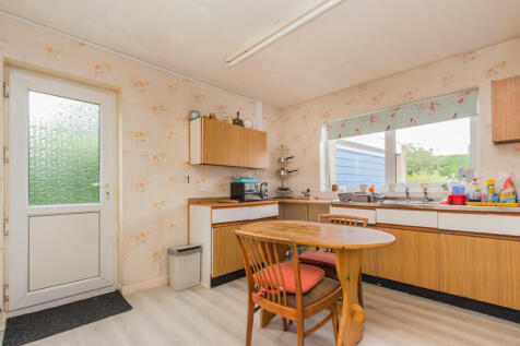 Kitchen/Breakfast...