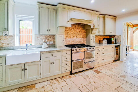 Kitchen/Breakfast...