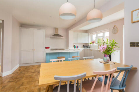 Kitchen/Breakfast...