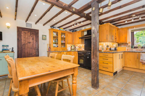 Kitchen/Breakfast...