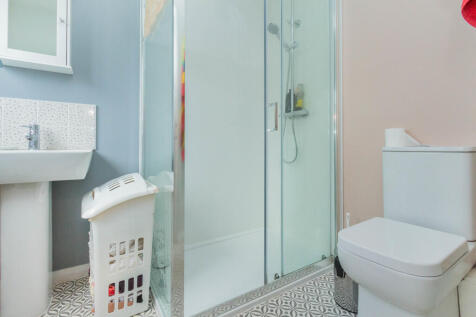 Downstairs Shower...