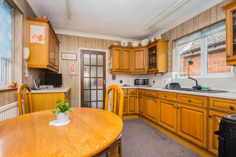 Kitchen/Breakfast...