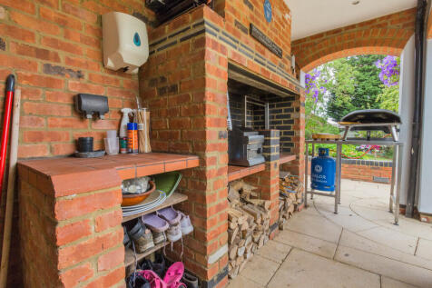 Covered BBQ/Cook ...