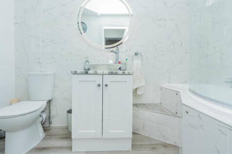En Suite Bathroom