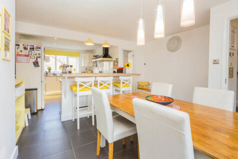 Kitchen/Breakfast...