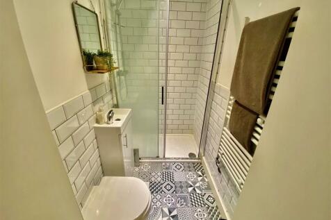 ENSUITE SHOWER ROOM